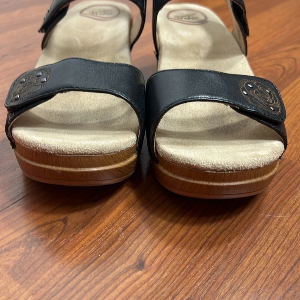 Dansko Sonnet Sz 39 Leather Sandal Wood Block Platform Black